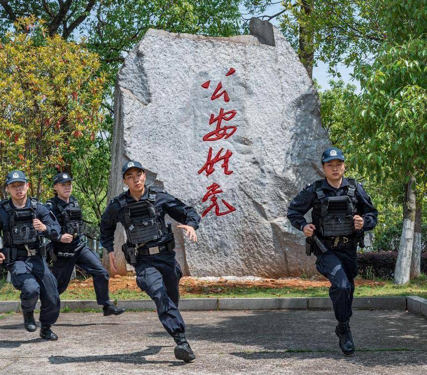 湖南警察学院开展体能加射击技能竞赛练精兵
