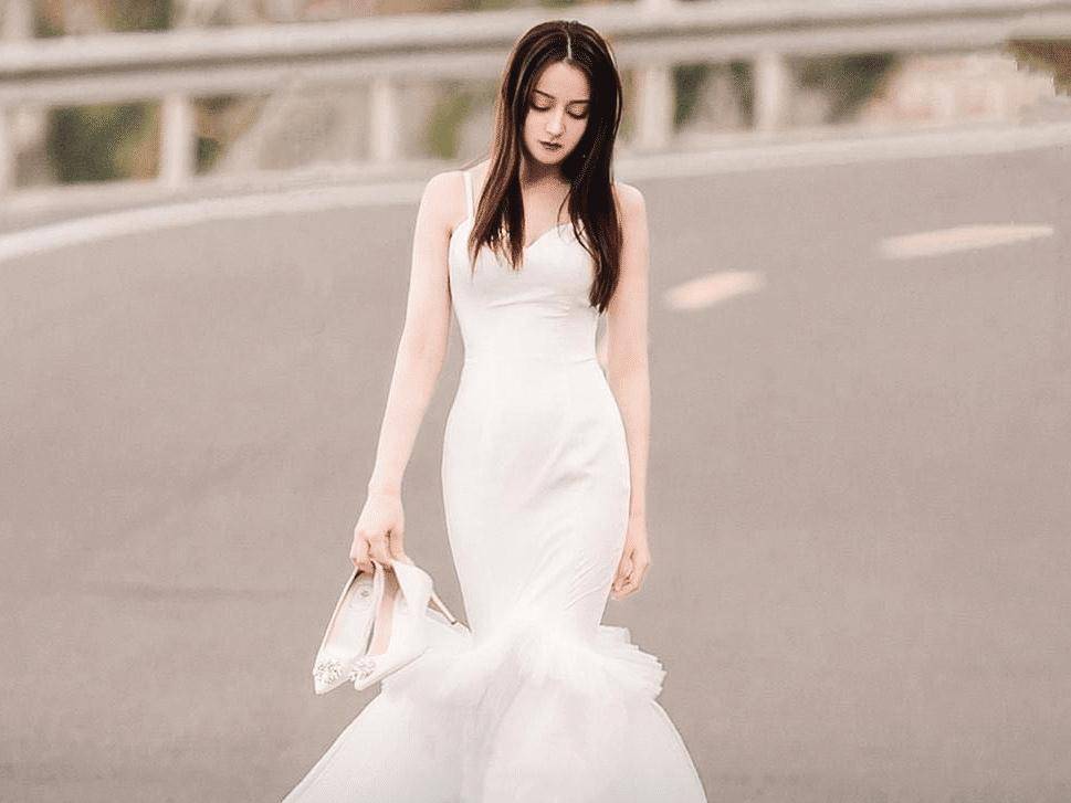 有种仙女身材叫热巴当她穿上婚纱全身上下没有一处是平的