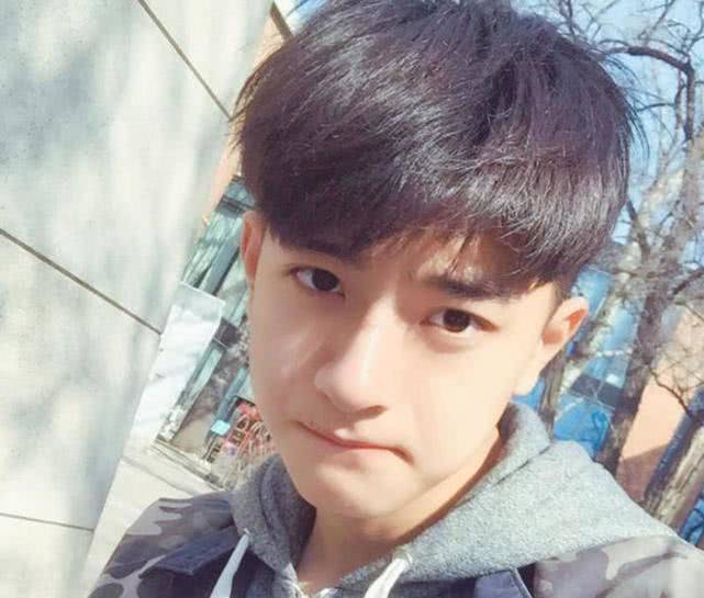有种"网红脸"叫林一,看到他的早期照片后,网友:快手一哥?