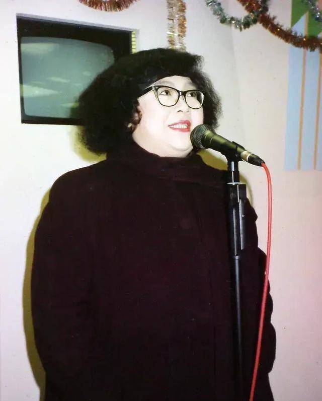 原创沈殿霞年轻时候也很漂亮一生只爱一人捧红渣男却含恨而终