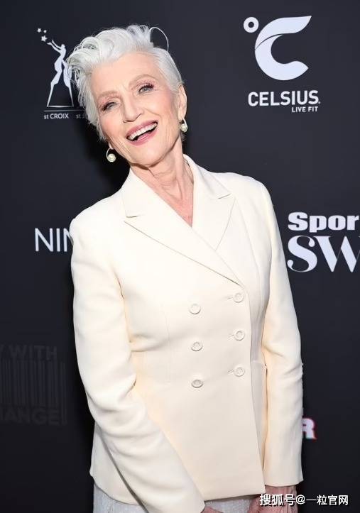 原创74岁的埃隆马斯克的母亲作为平面模特参加活动