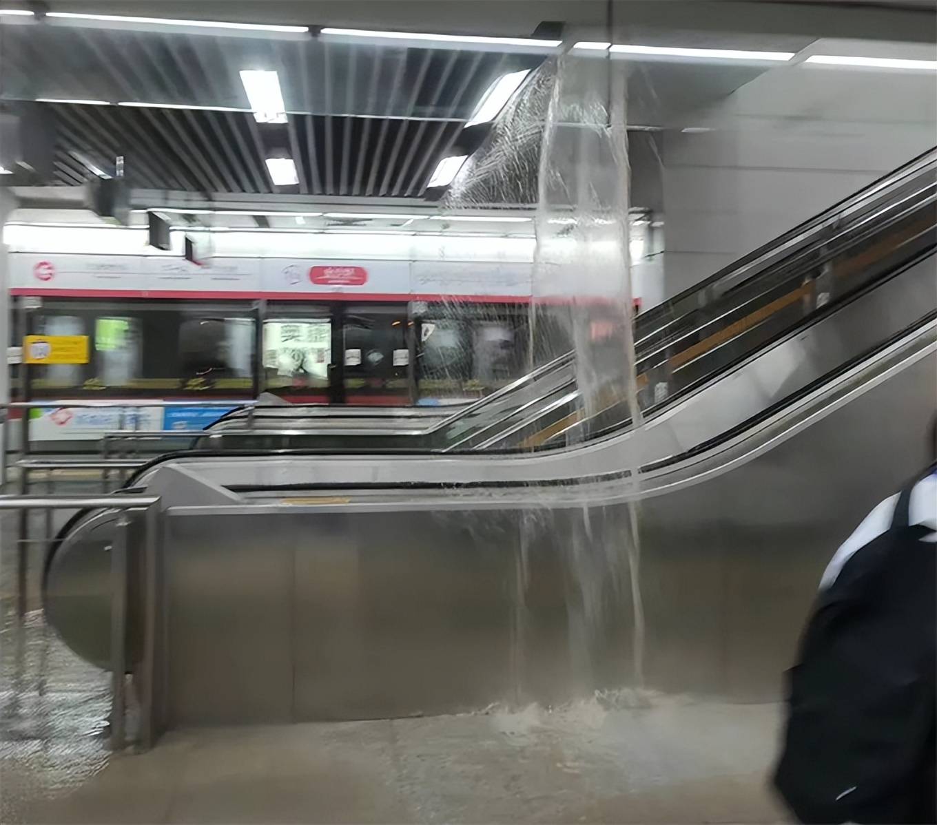 济南地铁2号线积水图片
