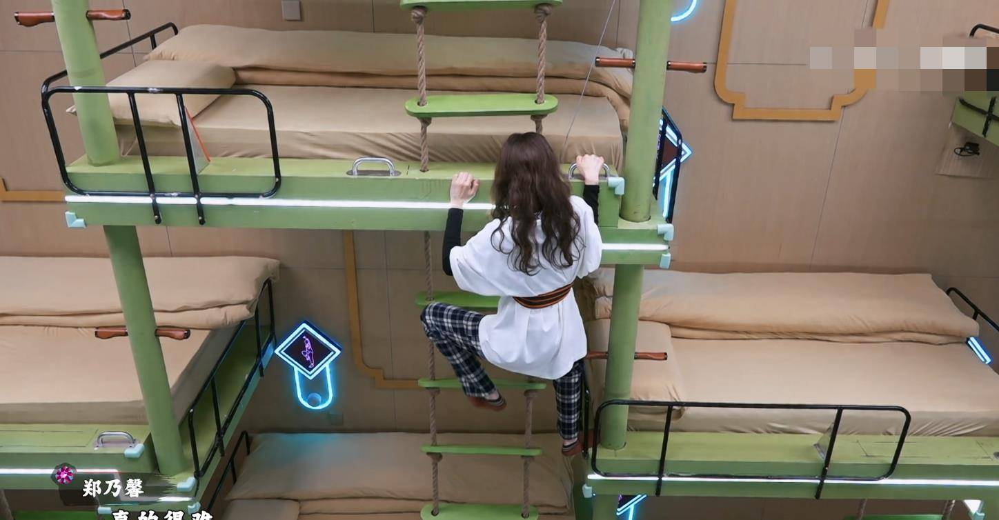 硬糖少女进了武馆之后就一直在参观,最后参观的地方是宿舍,这个宿舍