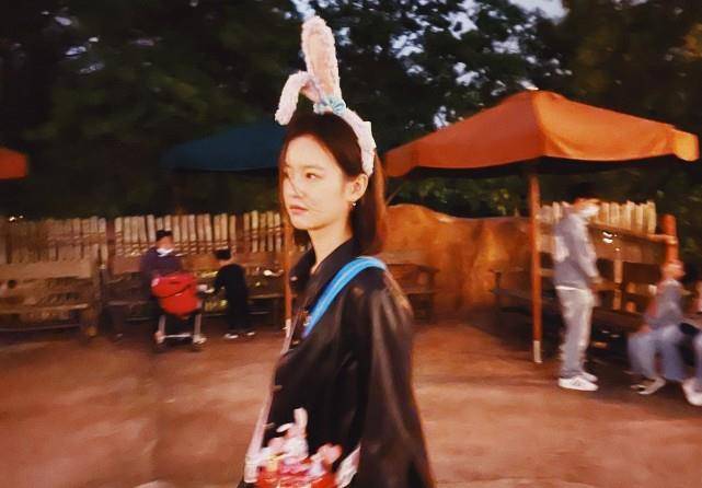 原创李庚希恋情疑似曝光和男友一同低调看演出还在微博唱过男友的歌