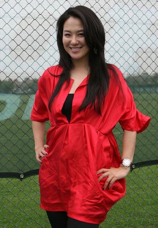 沈傲君胖了真有富贵相!