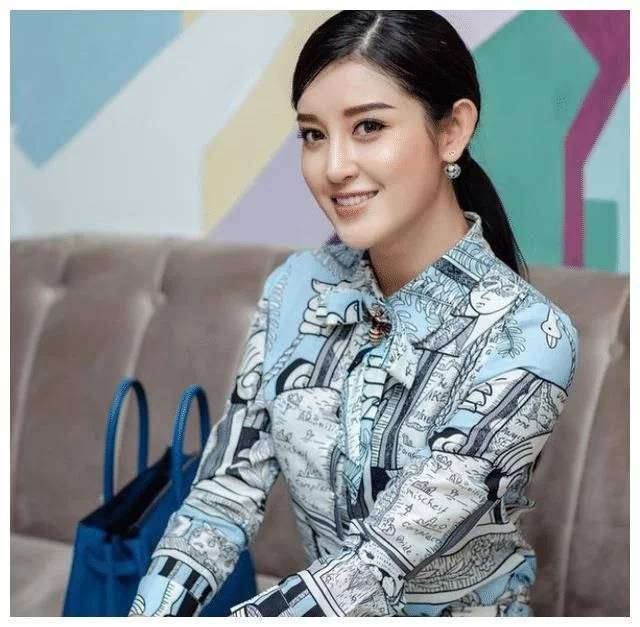 nguyentran是从一项选美大赛中出道的,能够在众多美女中脱颖而出,可见