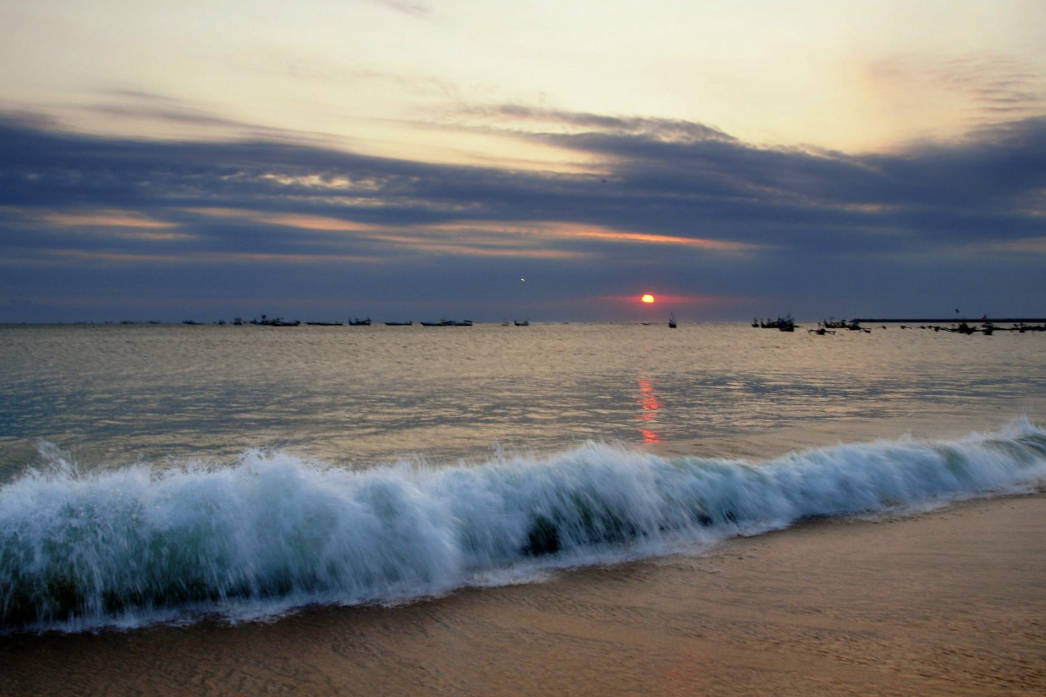 原创             中国很美的4个沙滩，北海银滩第3，第1堪称国内最美的沙滩