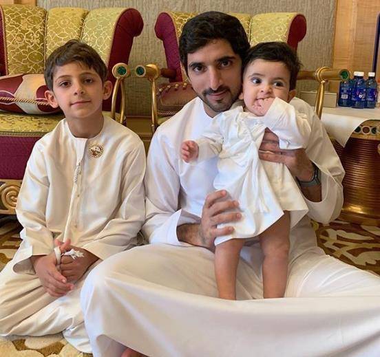 五官美得像芭比娃娃,跟龙凤胎哥哥撞脸_哈曼丹_王室_谢克哈