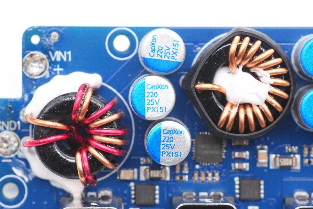 支持笔电手机多设备同时充电,绿联100w 智充魔盒 pro