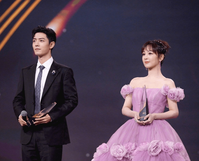 黄晓明baby相隔5米不互动,杨紫贾玲交友成功_俩人_明星_肖战