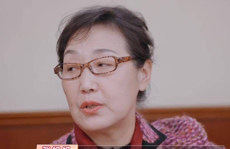 张铎妈妈心疼自己的儿子,所以主动在节目中向儿媳前进一步,想要建立