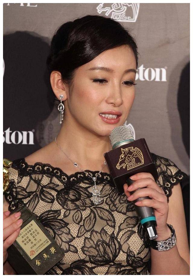 秦海璐难逃中年发福!