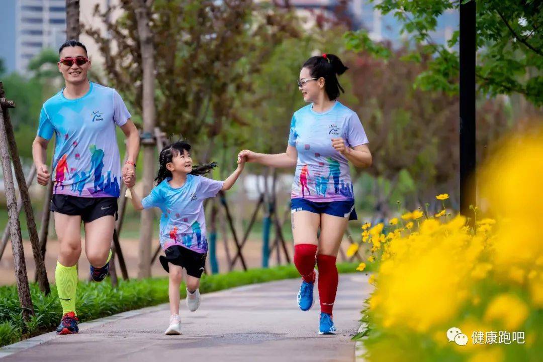 这个孩子跑步真的不简单有个爱跑步的父亲