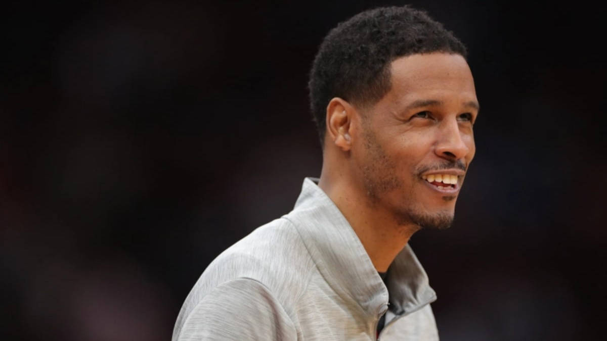 在有丰富经验的助教杰夫-霍纳塞克和威尔-韦弗离队之后,塞拉斯身边