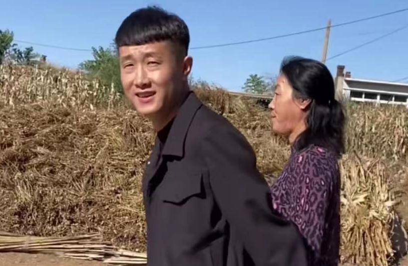 原创网红张二嫂与公司徒弟发生矛盾扬言将要打压对方粉丝炒作