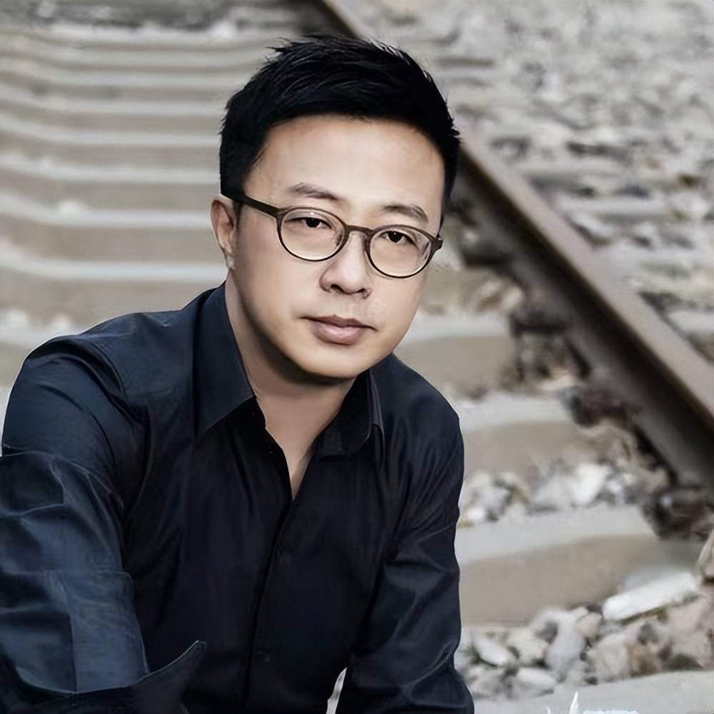 原创民谣诗人沈庆车祸去世青春一去不复返