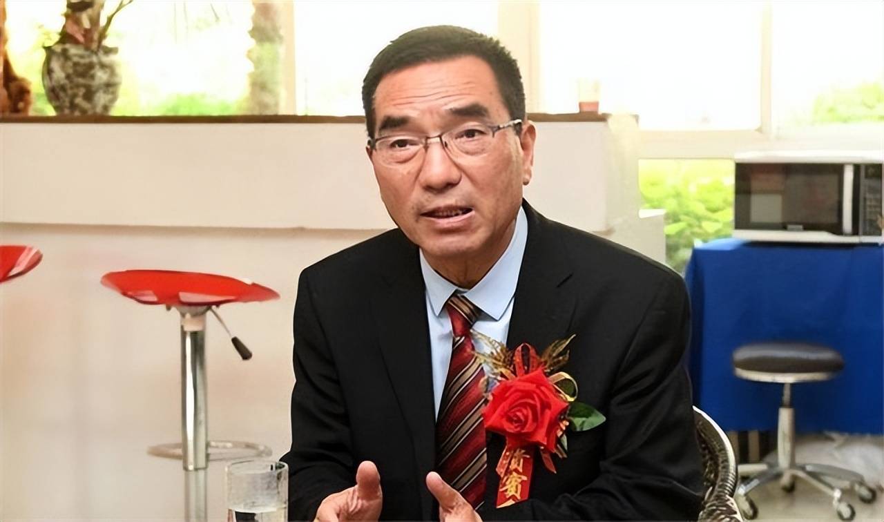 原创90年代轰动全国的亚细亚商场抽奖送奥迪营业员堪比空姐