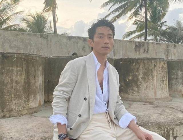 40岁张栋梁近照曝光本人回应热搜脸明显瘦了一圈更时尚