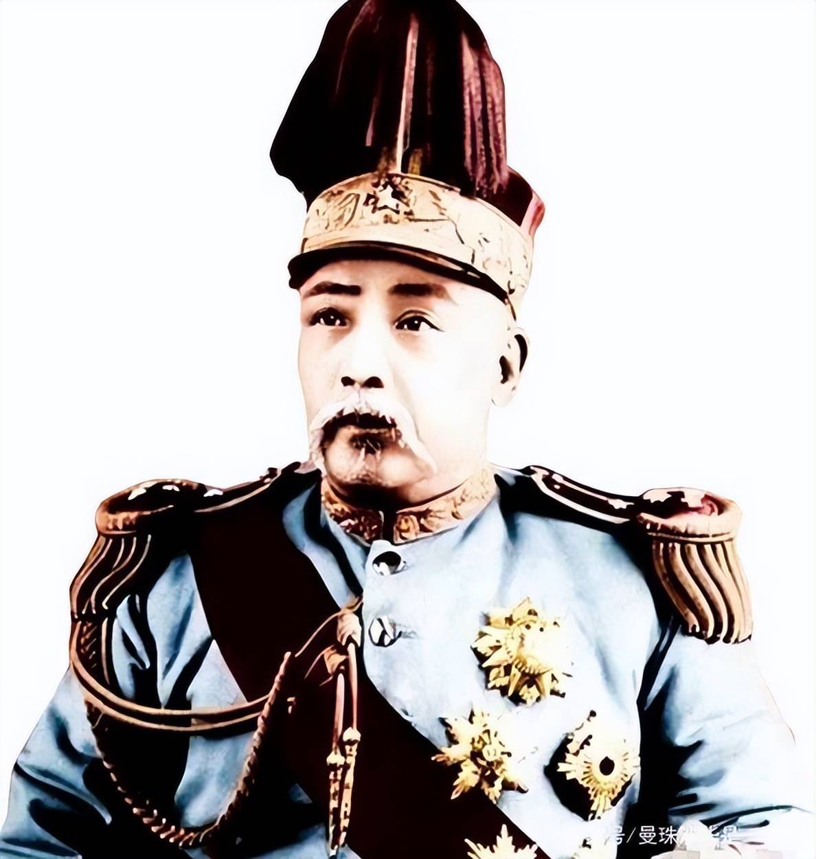 成为中华民国大总统后的袁世凯,原本是个新时代的旧人物,一心想集中