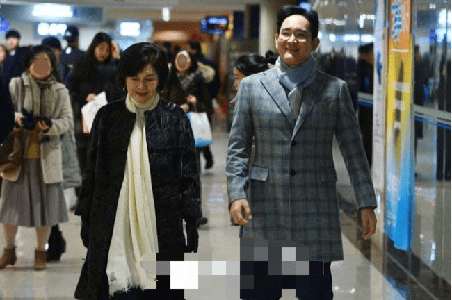 穿359元衣服的"三星小公主"李元珠,和她背后的千亿闺蜜团_林世玲_李在