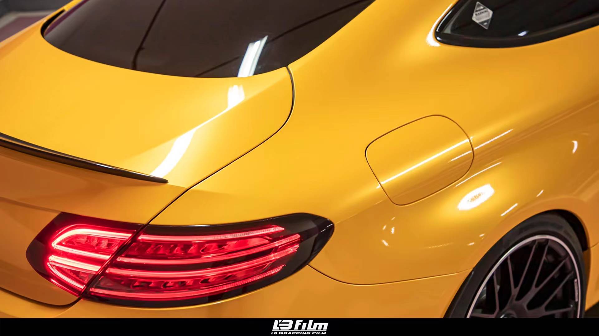 奔驰-c63coupe 【lbfilm改色膜】超亮金属枫叶黄_搜狐汽车_搜狐网