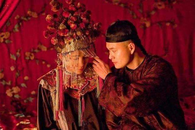 对于择偶都有要求,正如另一句俗话所说的"男怕入错行,女怕嫁错郎",在