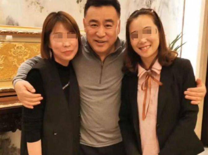 张宏民现任妻子图片