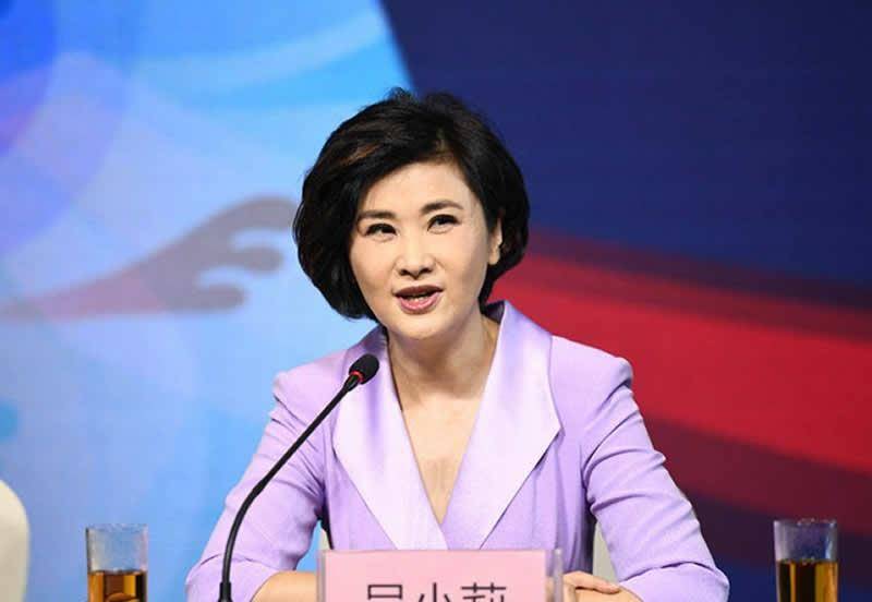 原创著名主持人吴小莉事业成功丈夫大她25岁牵挂远在大陆的哥哥