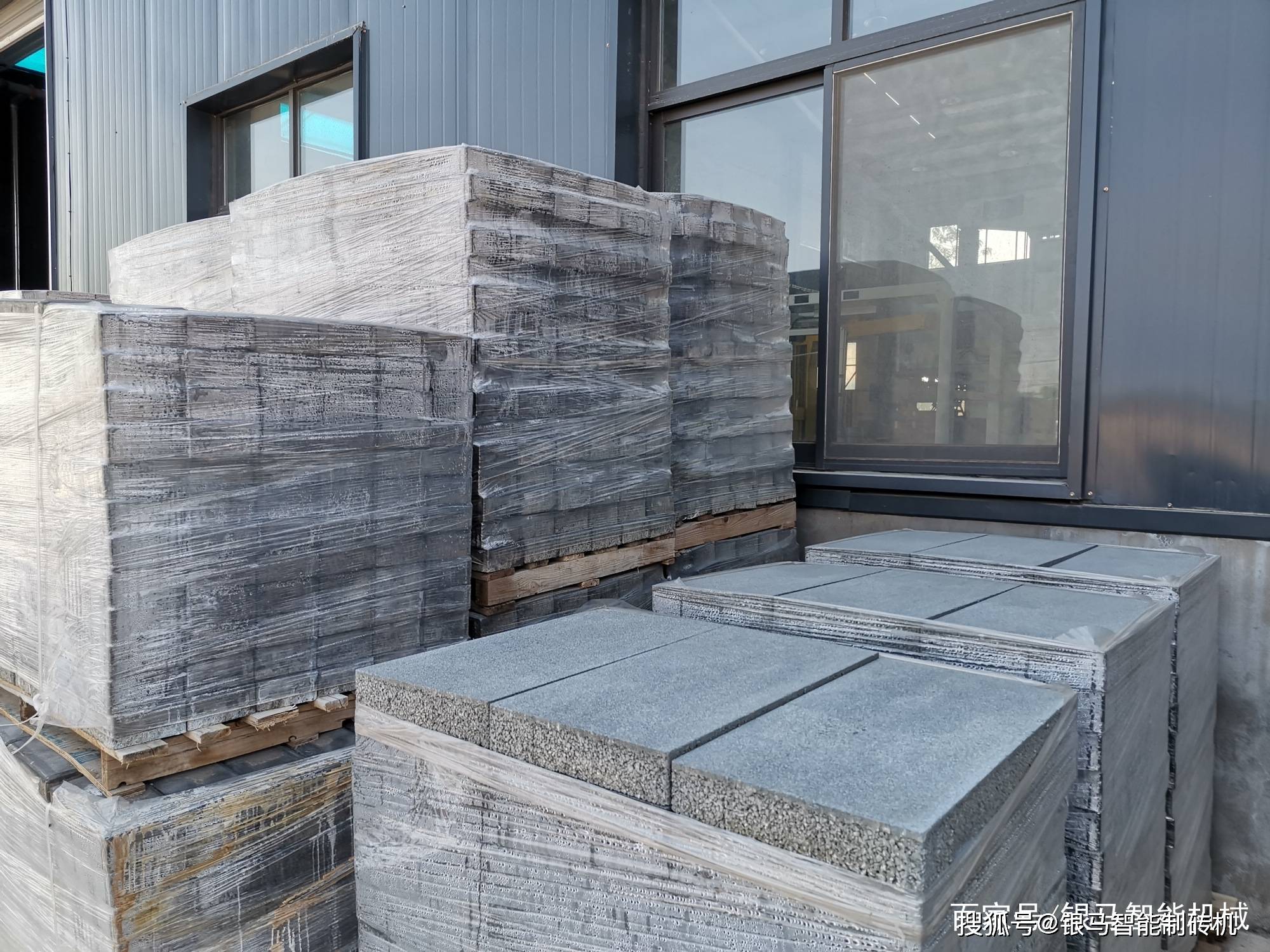 西安银马铁尾矿制砖机实现固废资源化利用