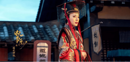 《狄仁杰之通天神教》该片讲述了大唐光宅元年,武则天(潘彦妃饰)自