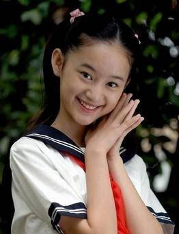 5岁的时候参演现代时装偶像剧《真情告白》,她在剧中饰演小许诺,这是