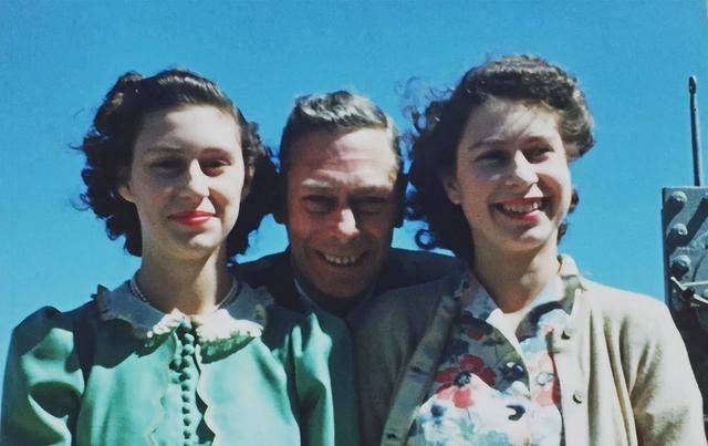 王室私房视频展现女王的青葱岁月_伊丽莎白_her_家庭