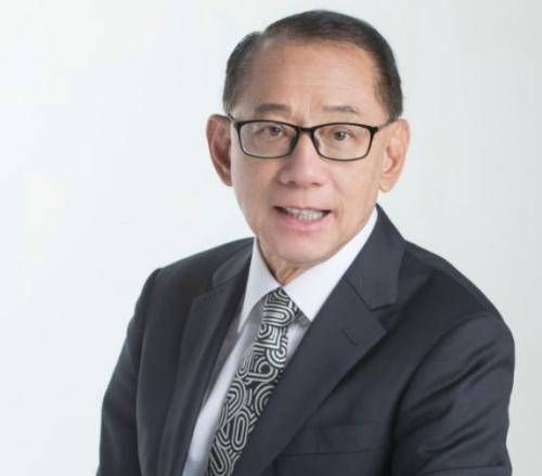 杨受成严于律己带领英皇集团不断前行
