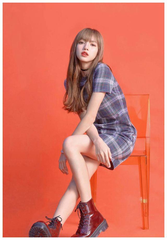 原创lisa青你2段位太高呆萌性格比选手还吸粉穿搭一直在线