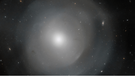 該星系被稱為ngc 474,是一個橢圓星系.