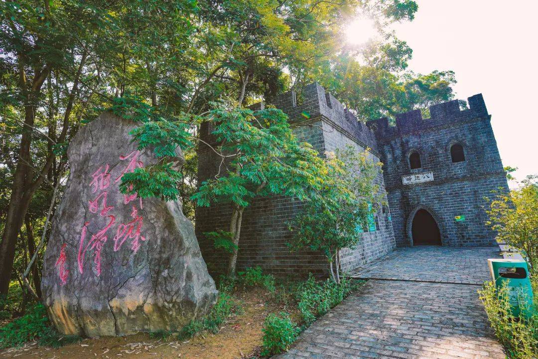 原创广东揭阳揭西县有片龙岭山上有座庙很灵竟然还有座八达岭长城