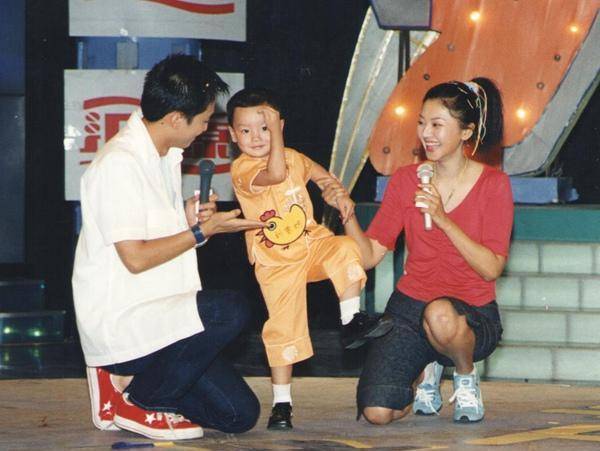原创20年前她因主持超级宝宝秀走红现任丈夫的前妻也是主持人