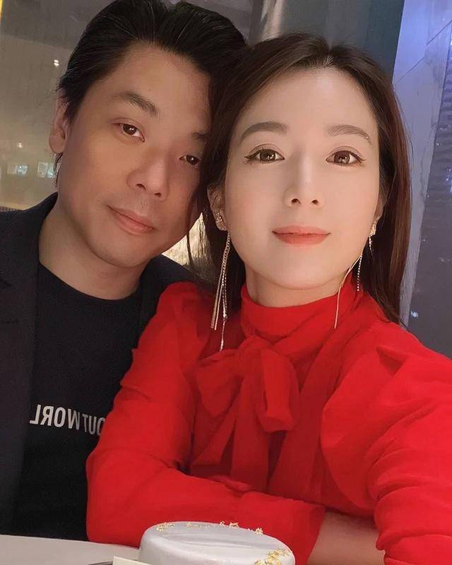 发伤感留言,疑似暗示与富商丈夫离婚_苟芸慧_陈炜_因为