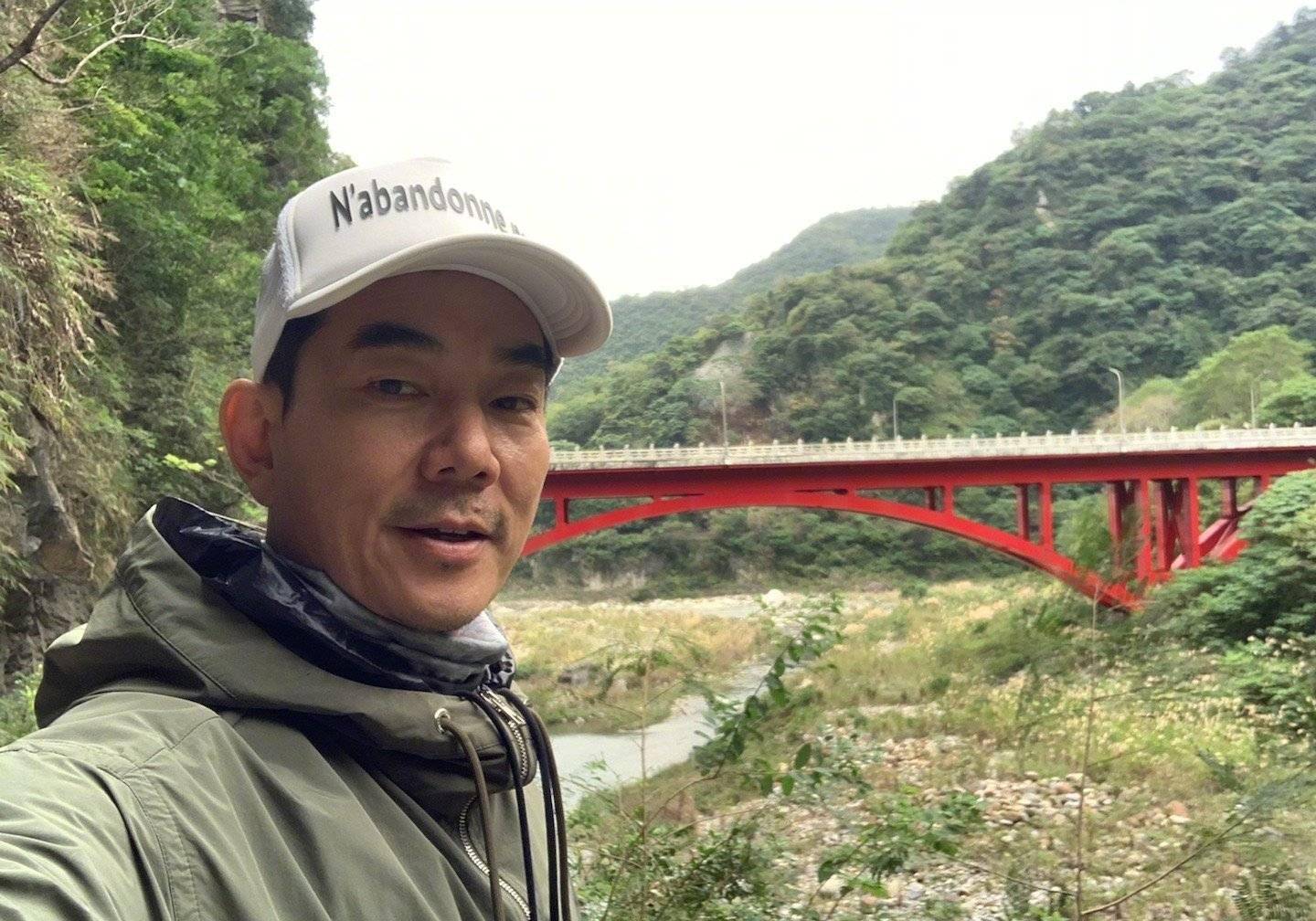 为红颜赌钱输得精光,回家用3分钟写悲伤情歌,销量至今无人打破_任贤齐