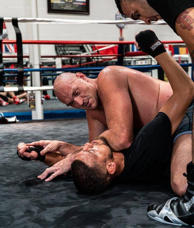 原创泰森富里的mma训练照片流出他会打mma比赛吗