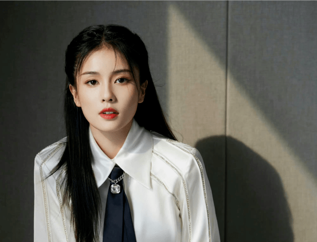 于正没看走眼,捧红白鹿,娱乐圈再添"宝藏级"演员_观众_演技派_因为