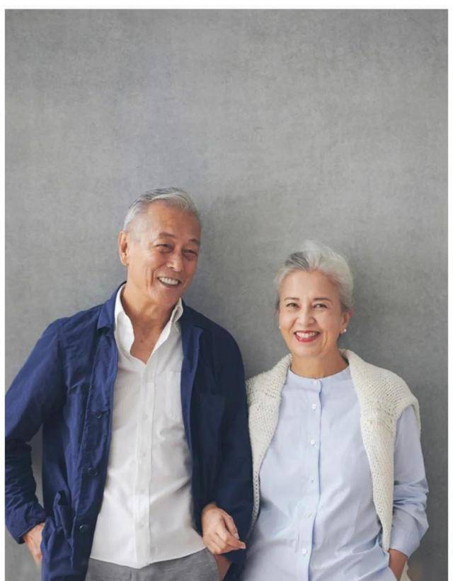 国外银发奶奶的穿搭走红,穿衣简单不老气,这样的人生"老美了"_女性_中
