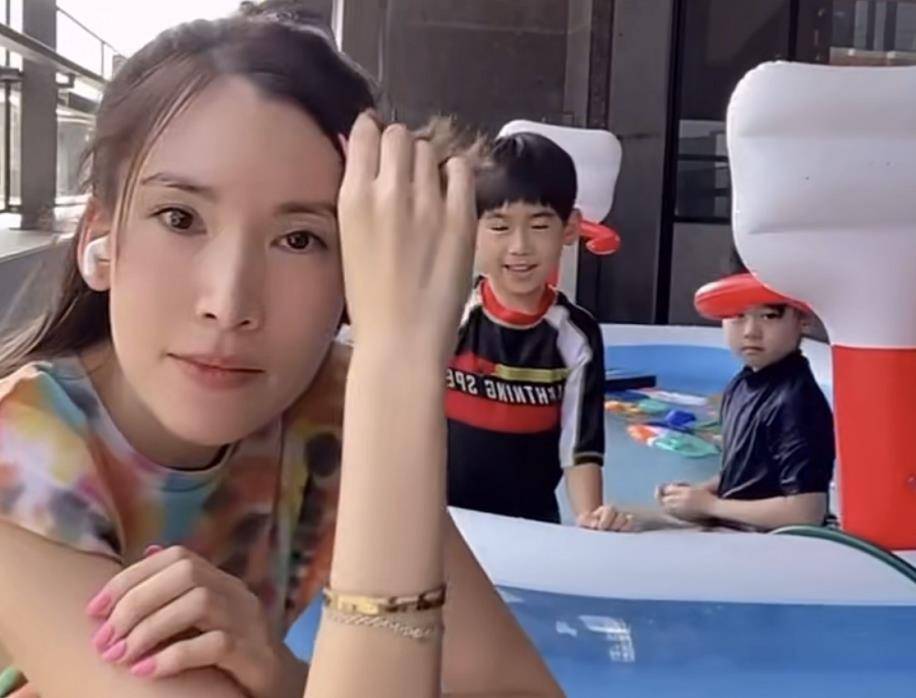 原创陈若仪分享亲子照却无意暴露身后豪宅明星的收入果然不简单