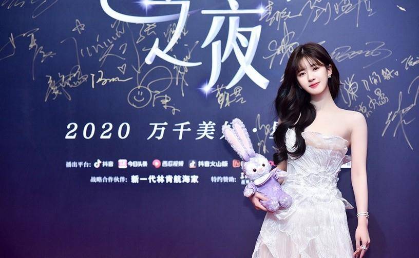 原创谭松韵赵露思红毯变公主10女星红毯造型赵丽颖粉美公主裙