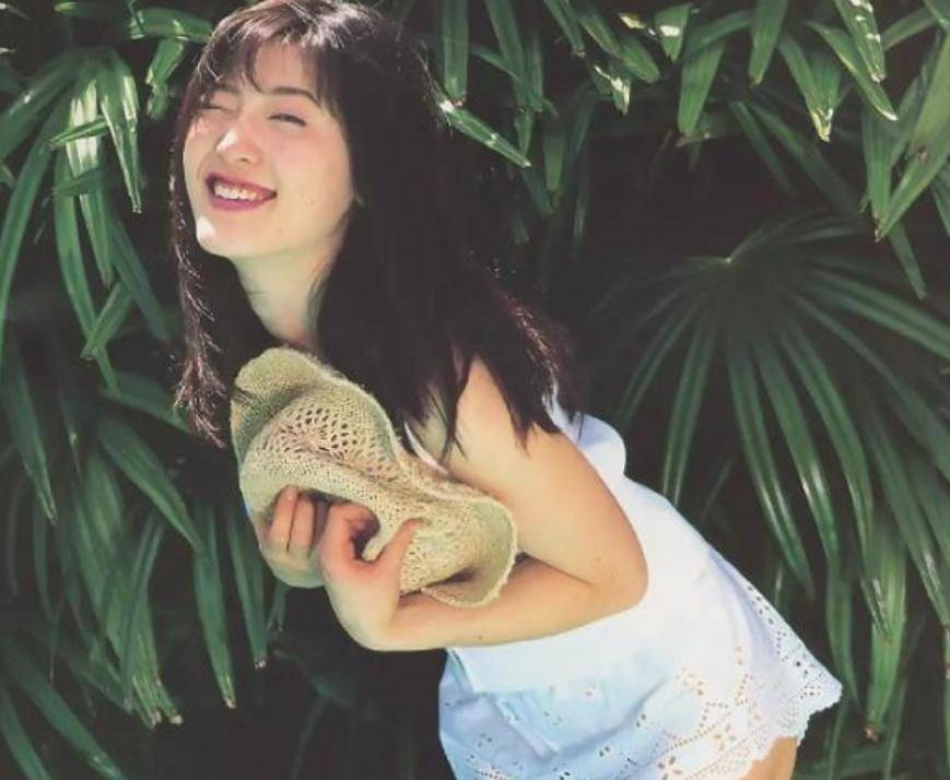 她是最美潘金莲,有"亚洲第一美胸"之称,如今和老公一起卖拉面_杨思敏