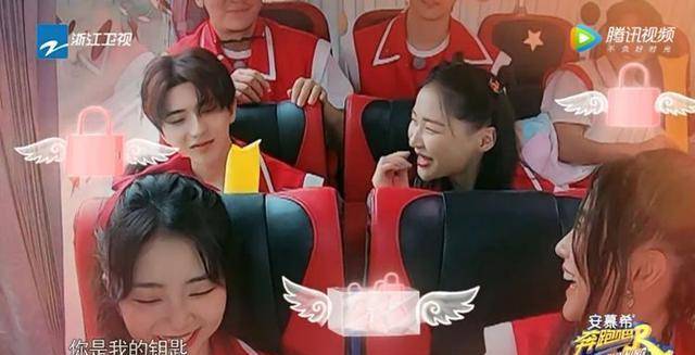 原创跑男金靖的梗太多把蔡徐坤撩得脸红李晨磕cp的表情更亮