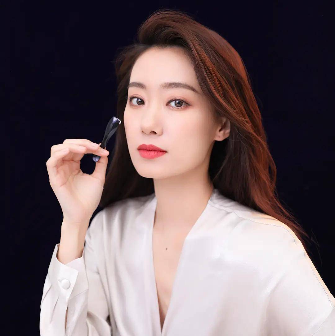 原创张小斐最新宣传照惊艳网友气质温婉小露时尚妥妥的都市丽人范