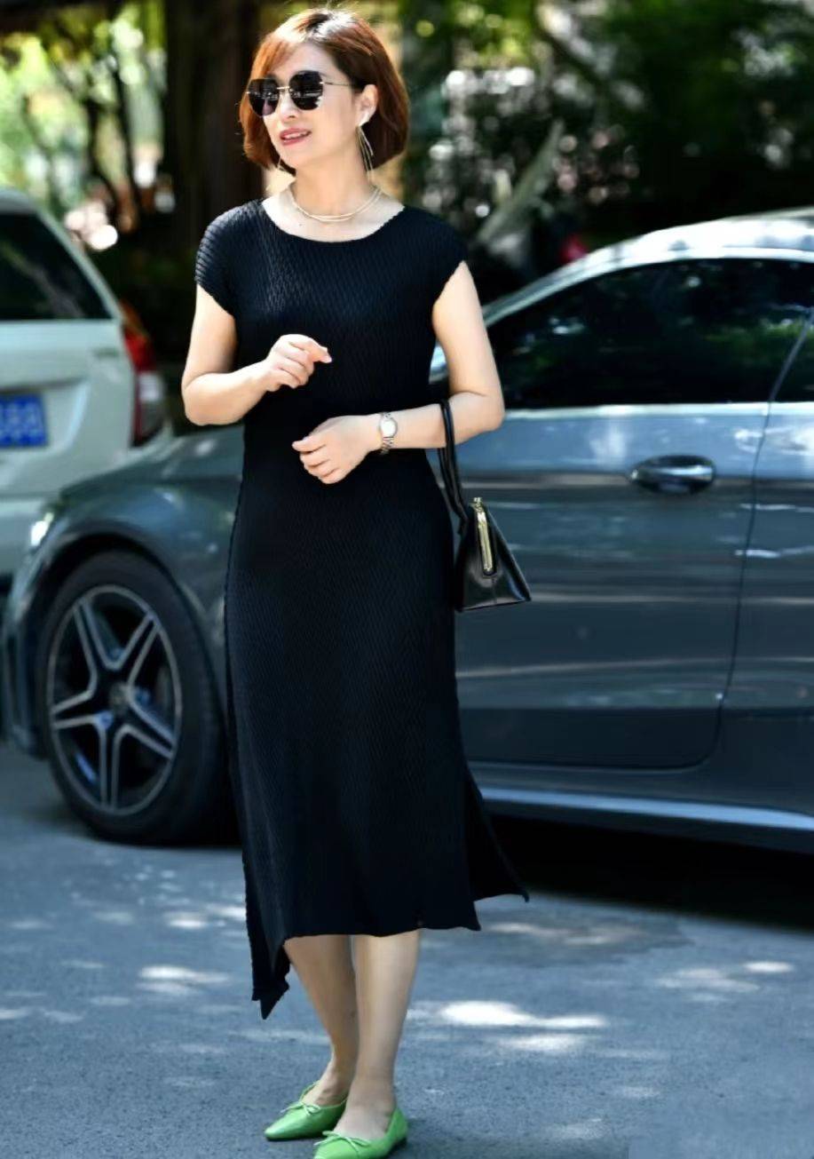 原创建议50岁女人裤子穿阔腿不穿紧身裙子穿长不穿短优雅又高级