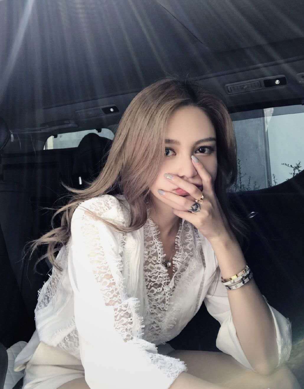 周扬青最新造型大变样,利落短发惹人爱,分手之后更加大胆霸气_罗志祥