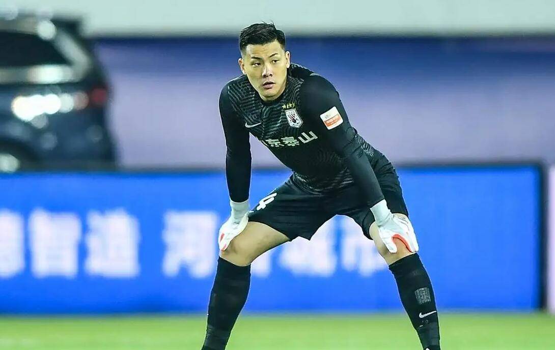 原创王大雷又出来搞事了他发出灵魂五问质疑国足输越南合适吗